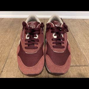 Reebok Classics Suede Burgundy Sneakers Womens 7